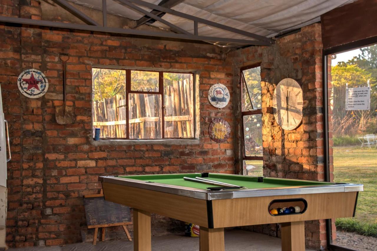 Drakensberg Bush Lodge And Backpackers วินเทอร์ตัน ภายนอก รูปภาพ